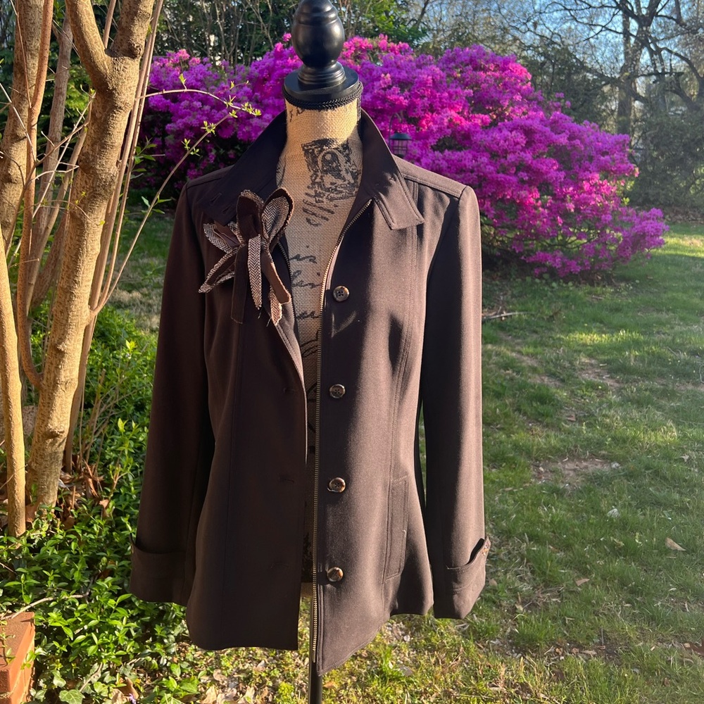 Gorgeous Chic dark brown blazer size 8
